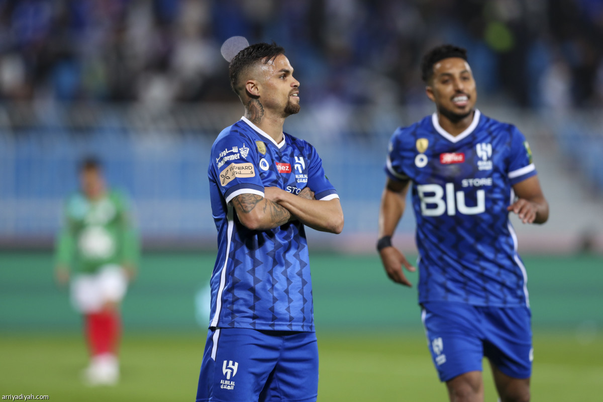 الهلال يستعرض