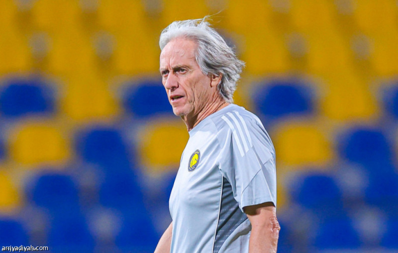 جيسوس يختبر 5 أمام الأنوار