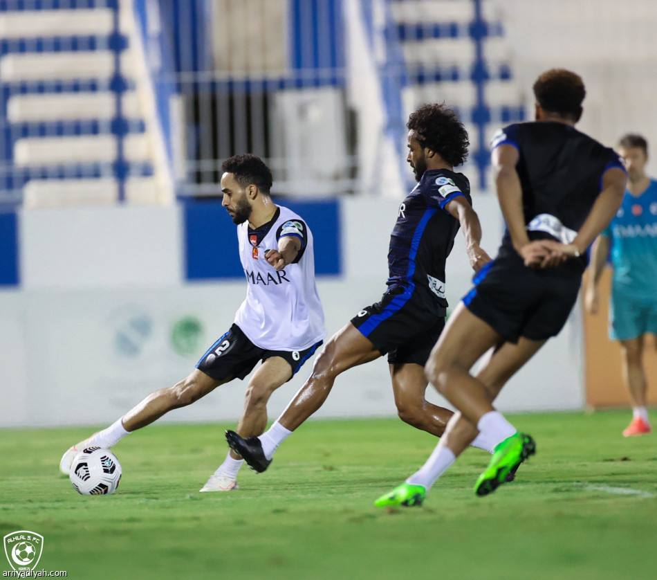 الهلال يفتح ملف العين.. وجوميز وخربين يعودان