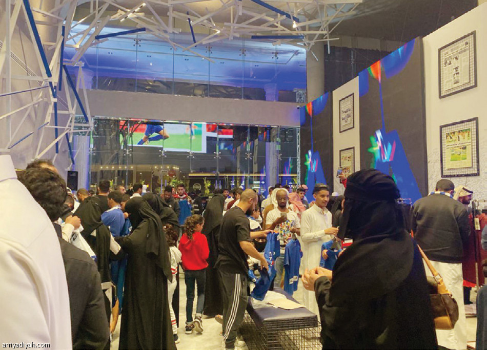 متجر نادي الهلال ينتعش بعد التتويج