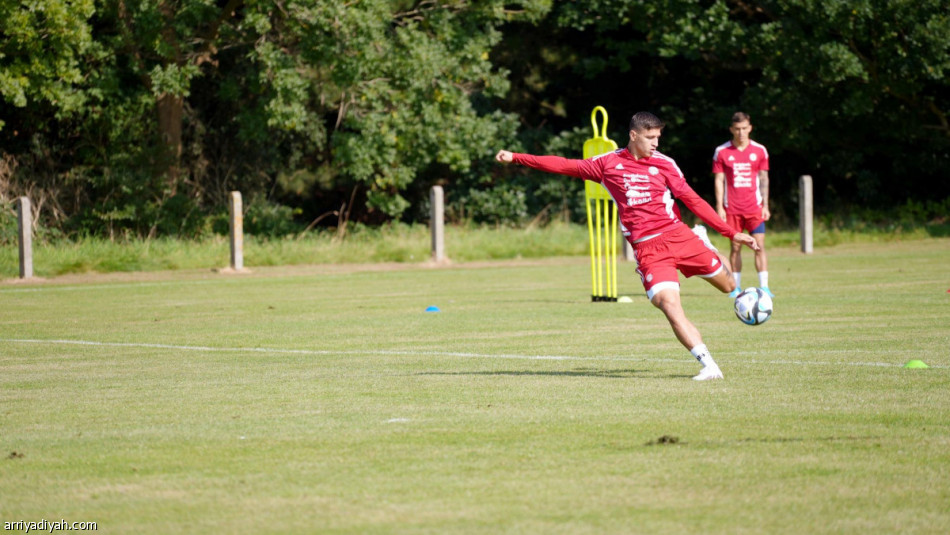 3 كوستاريكيين
يلازمون إنجلترا