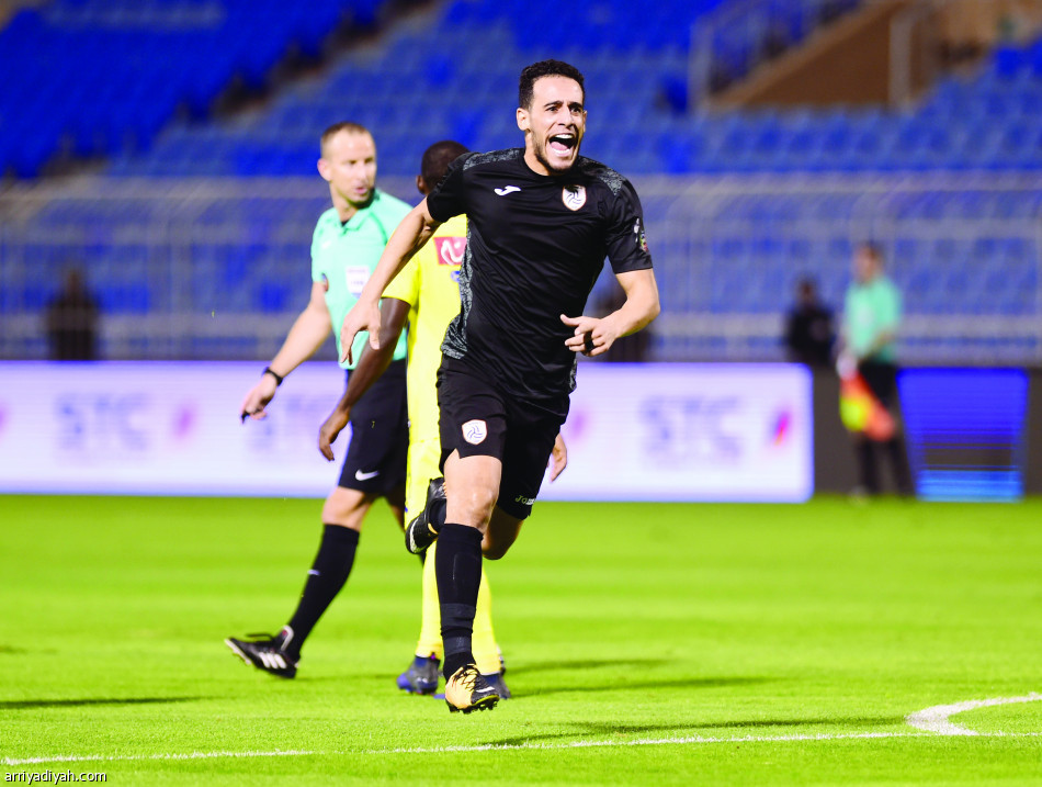 انتفاضة الشباب تعصف بالتعاون