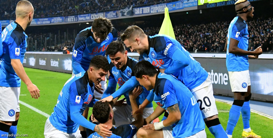 Napoli versloeg Juventus met vijf punten