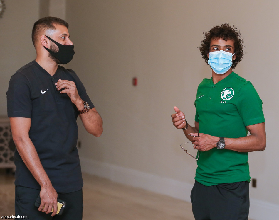 لاعبو الأخضر ينتظمون في معسكر الرياض