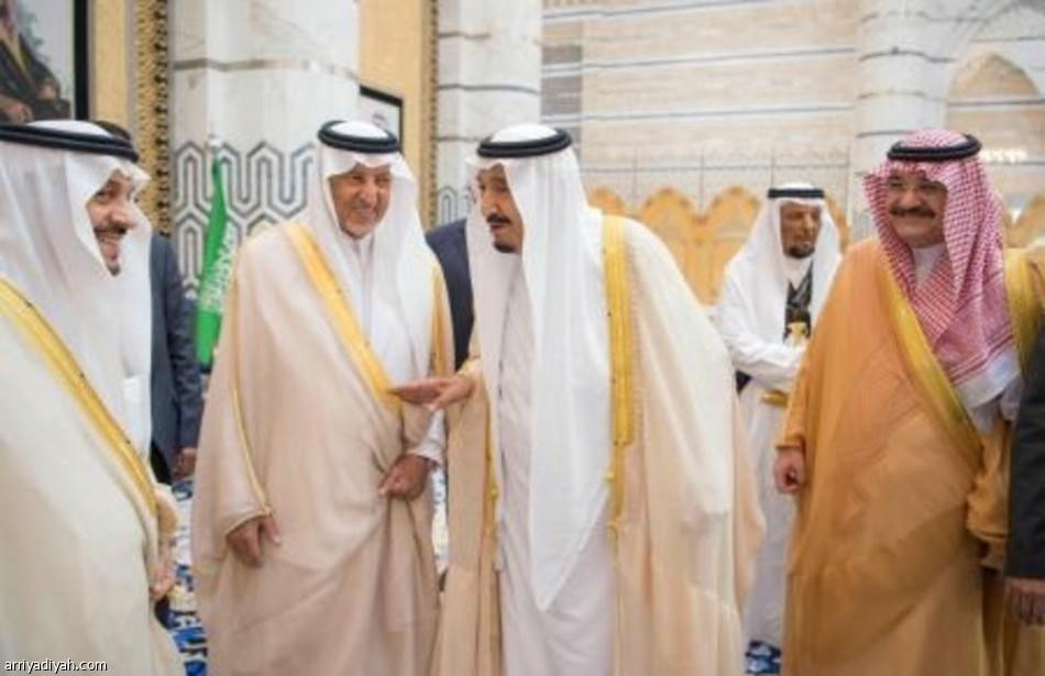 خادم الحرمين الشريفين يتوجه إلى خارج المملكة في إجازة خاصة وينيب ولي العهد في إدارة شؤون الدولة