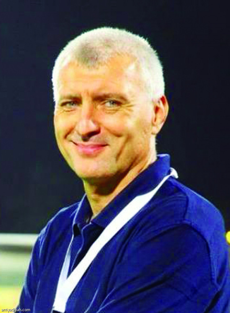 4 سعوديين
أمام تحدي الأجانب