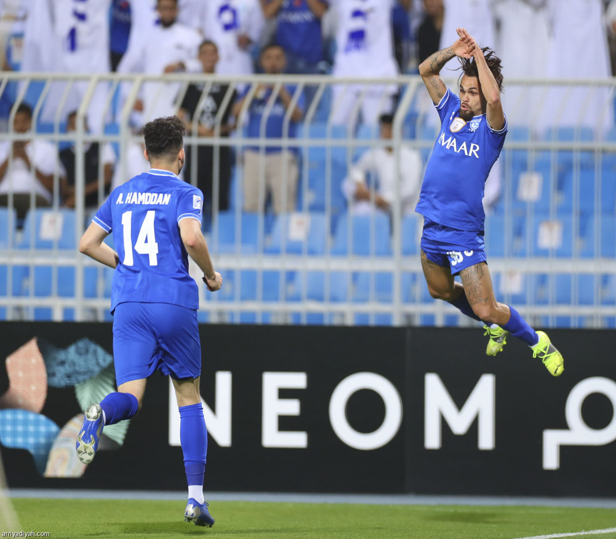 الهلال يبدأ بالشارقة