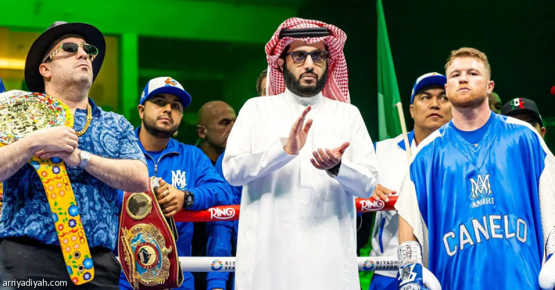 ألفاريز يتوج بلقب بطولة العالم وزن المتوسط