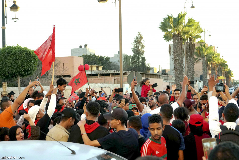 الجماهير المغربية.. 
12 ساعة انتظار