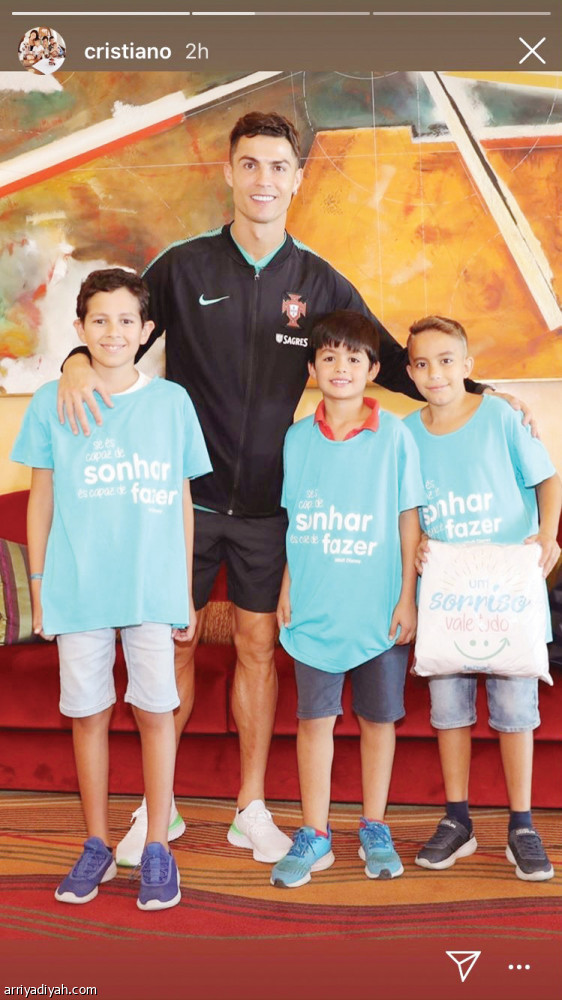رونالدو يوثق استقبال الأطفال