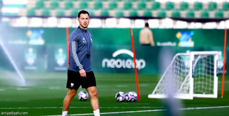 الأهلي يسعى للتعاقد مع مدافعين محليين من الهلال والشباب لتعزيز خط الدفاع