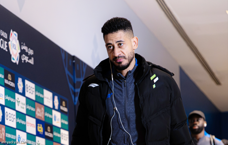 في مواجهة الهلال.. الفتح يستعيد السويلم #الهلال_الفتح 