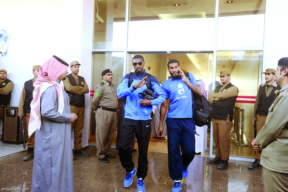 جماهير الجوف تطارد حافلة الهلال