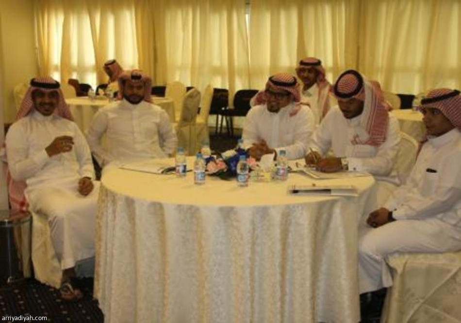 تنظيم دورة التسويق الإلكتروني في بيوت الشباب