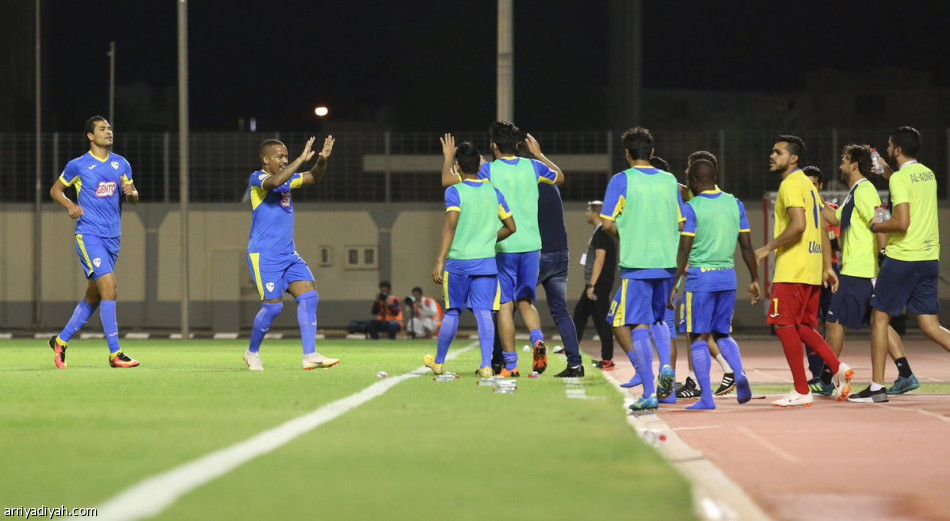 دوري الأولى.. العين يهزم الطائي ويحلق في الصدارة