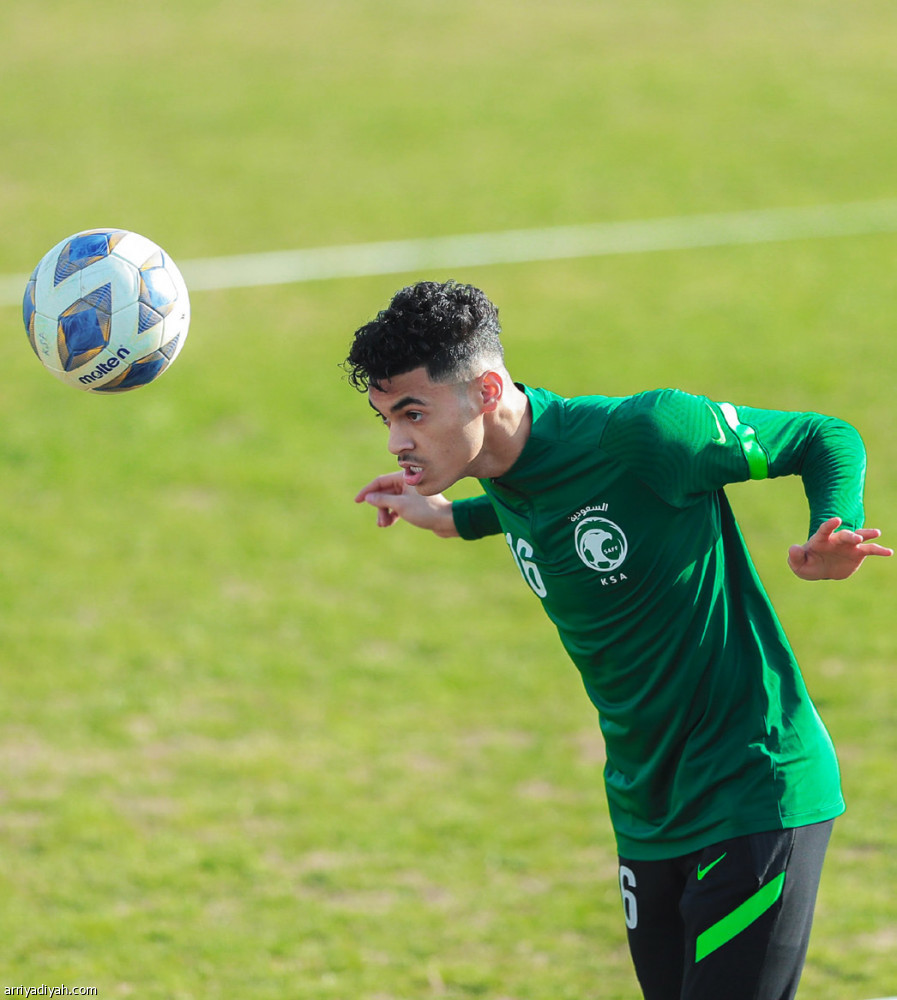 الأخضر
يتسلح باللياقة