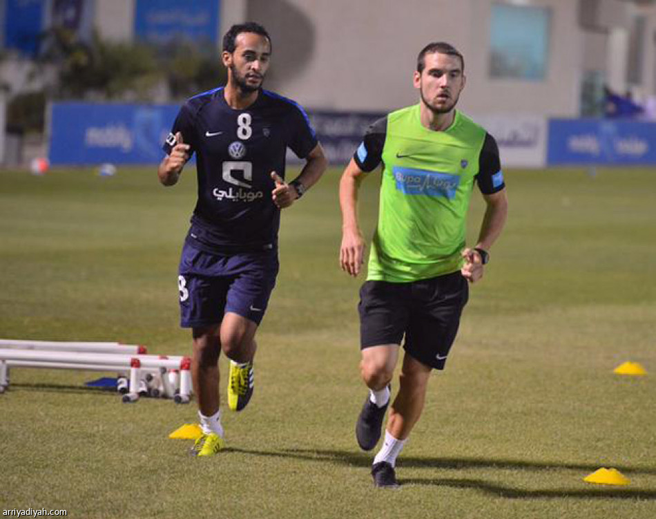 الشمراني يشارك في تدريبات الهلال إستعدادا للفتح