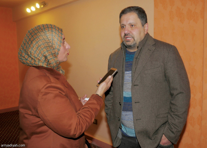صورة التقطت للممثل إدوارد متحدثاً للزميلة حنان الهمشري تصوير: عبد الله السويسي