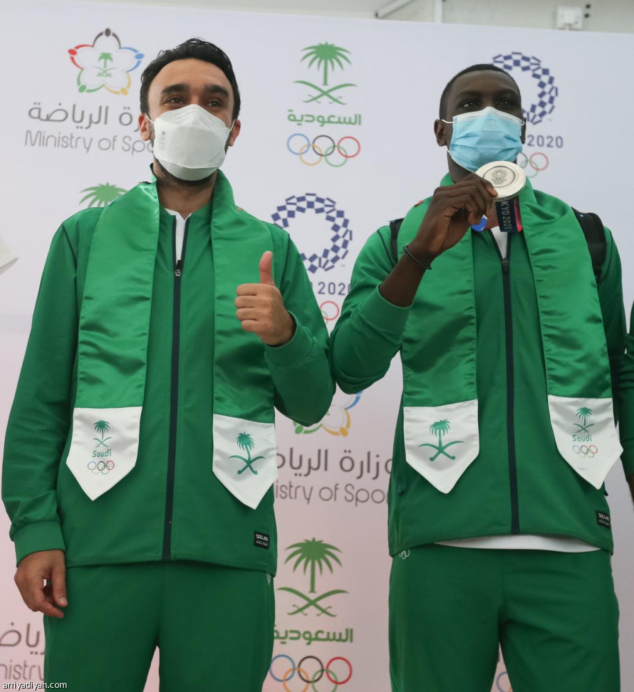 استقبال الأبطال لطارق حامدي في جدة