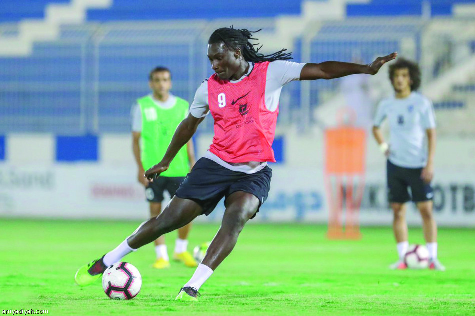 لاعبو الهلال يحيون الفرنسي جوميز