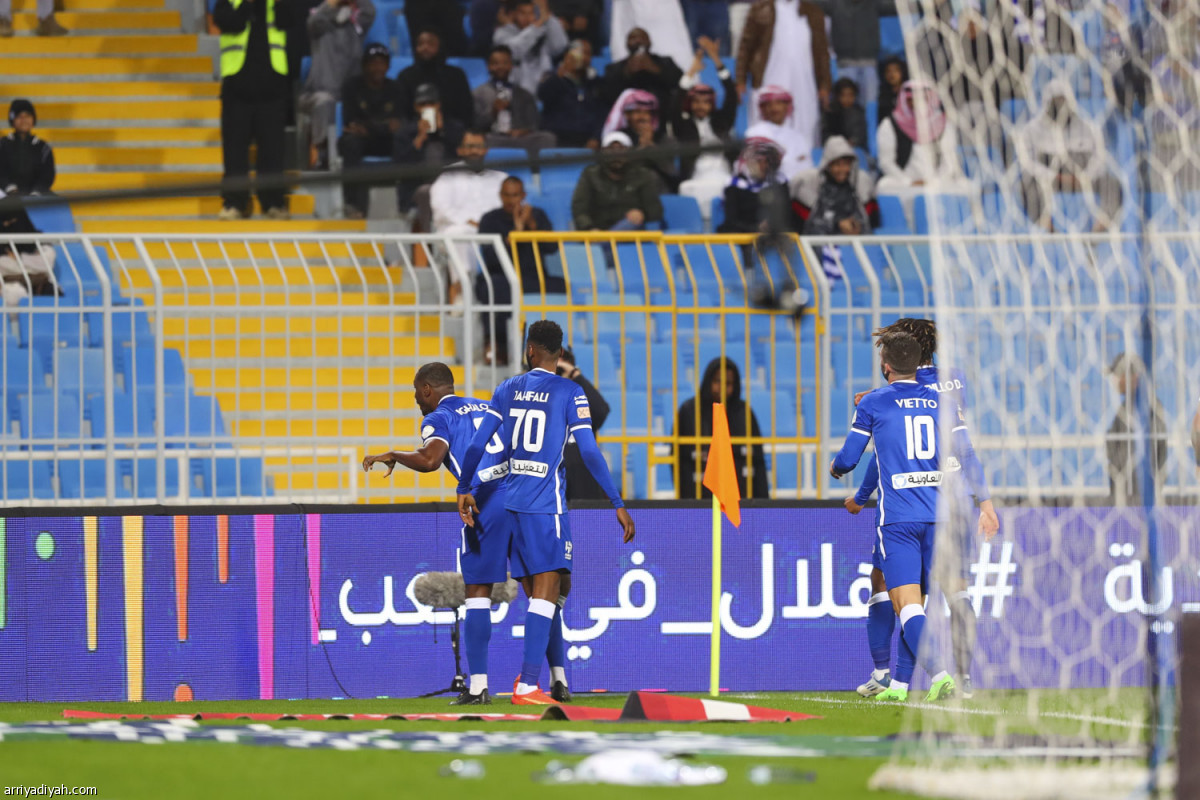 الهلال.. فرحة ثلاثية