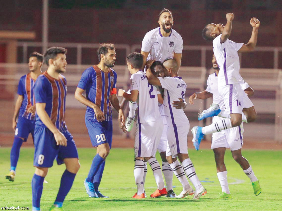 12 ألف 
مشجع يلهبون حائل