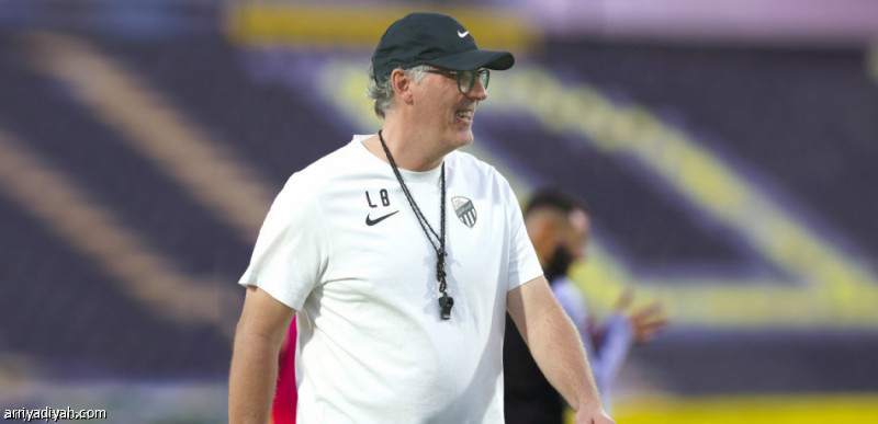 مدرب الاتحاد لوران بلان يحدد قراره بشأن مباراة تجريبية خلال فترة التوقف