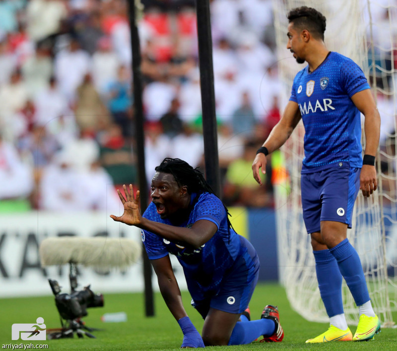 الهلال يعبر أهلي دبي بثنائية جوميز