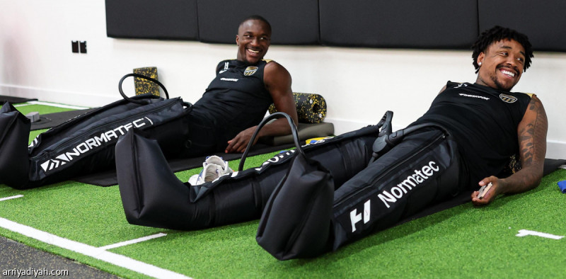 مدرب الاتحاد يمنح اللاعبين راحة 48 ساعة قبل مباراة ضمك والتحضير لنهائي كأس الملك