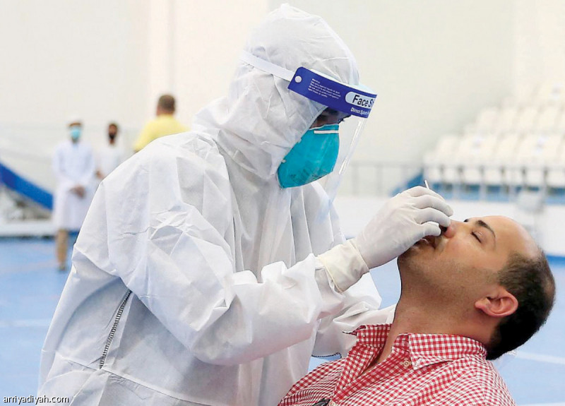 صورة التقطت أمس للتونسي محمد العياري مدرب فريق هجر أثناء فحص كورونا(المركز الإعلامي ـ هجر)