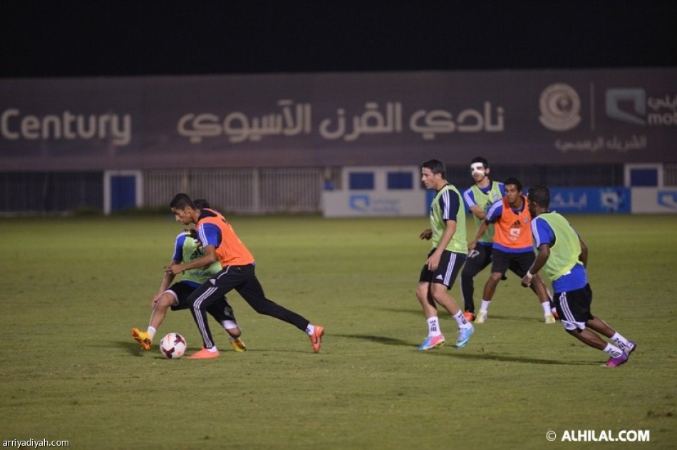 وسط مشاركة سالم الدوسري .. الهلال يفرض السريه على تدريباته 