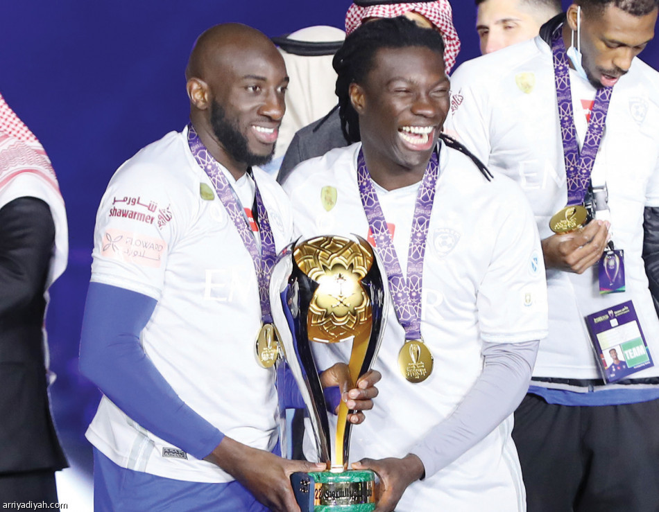الأزرق..
3 بطولات في 221 يوما
