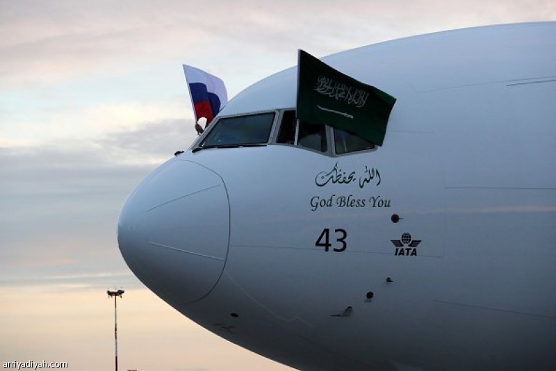 وصلت بعثة المنتخب السعودي الأول لكرة القدم، اليوم الأحد إلى سان بطرسبرج الروسية استعدادًا لمباريات كأس العالم 2018، حيث استقبل رائد قرملي سفير خادم الحرمين الشريفين لدى جمهورية روسيا الاتحادية البعثة السعودية برئاسة عادل عزت.. (المركز الإعلامي- المنتخب السعودي)