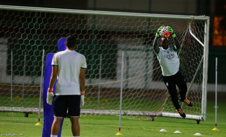 جوميز الأهلي يطالب باللعب الجماعي .. ويبعد 7 عن القائمة النهائية