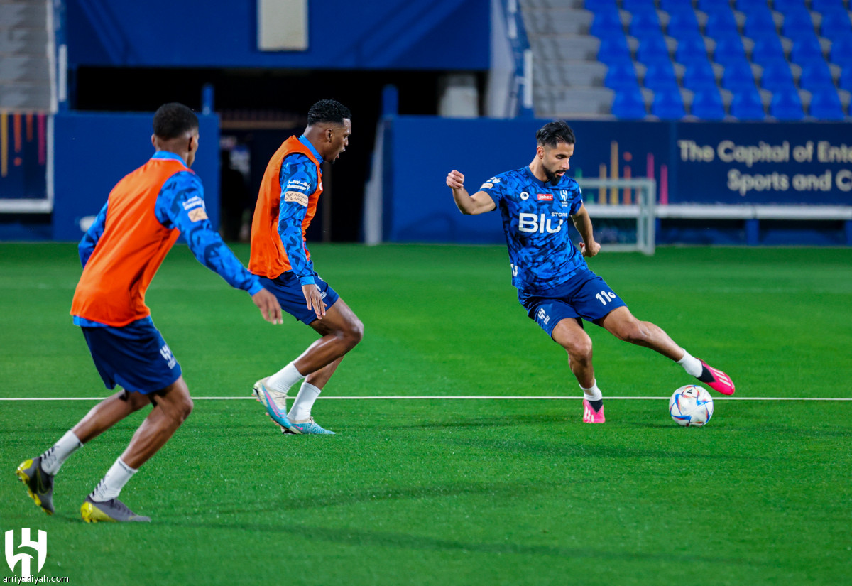 الهلال يناور