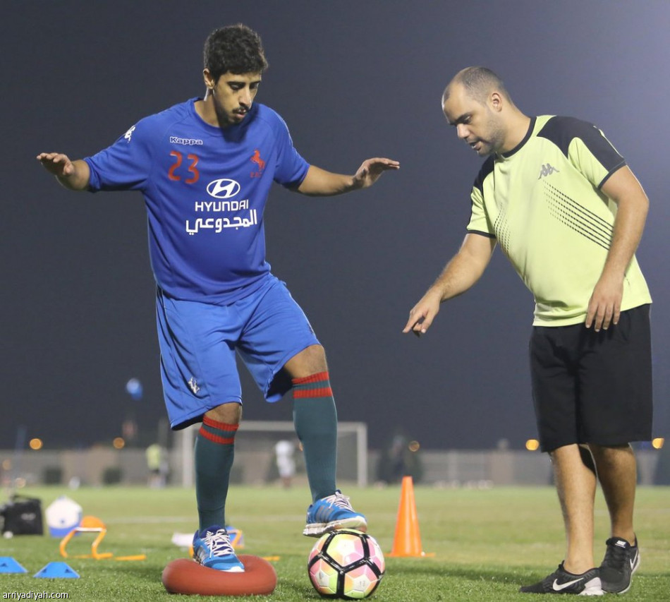 مدرب الإتفاق يعالج أخطاء الوحدة بحصة فيديو