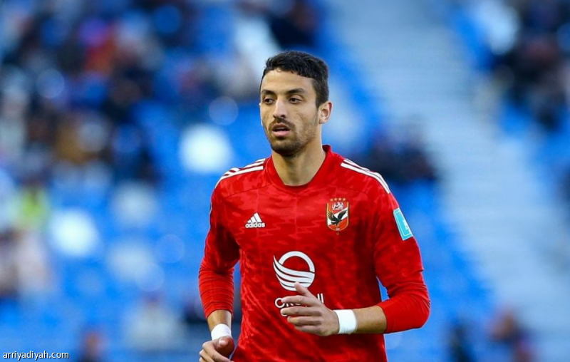 الأهلي يُمدد عقد طاهر