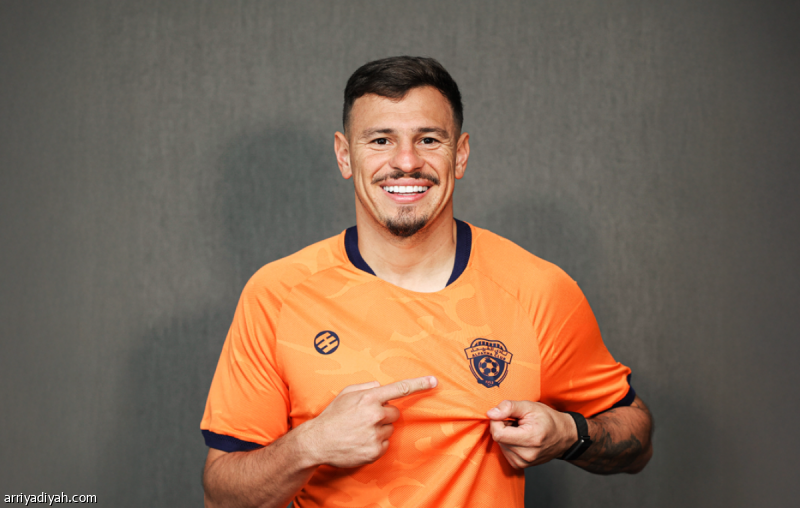 من هو هوجو مورا لاعب الفيحاء الجديد؟